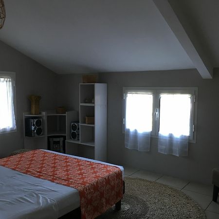 House With 5 Rooms In Etang Sale, With Wonderful Mountain View, Enclos Kültér fotó
