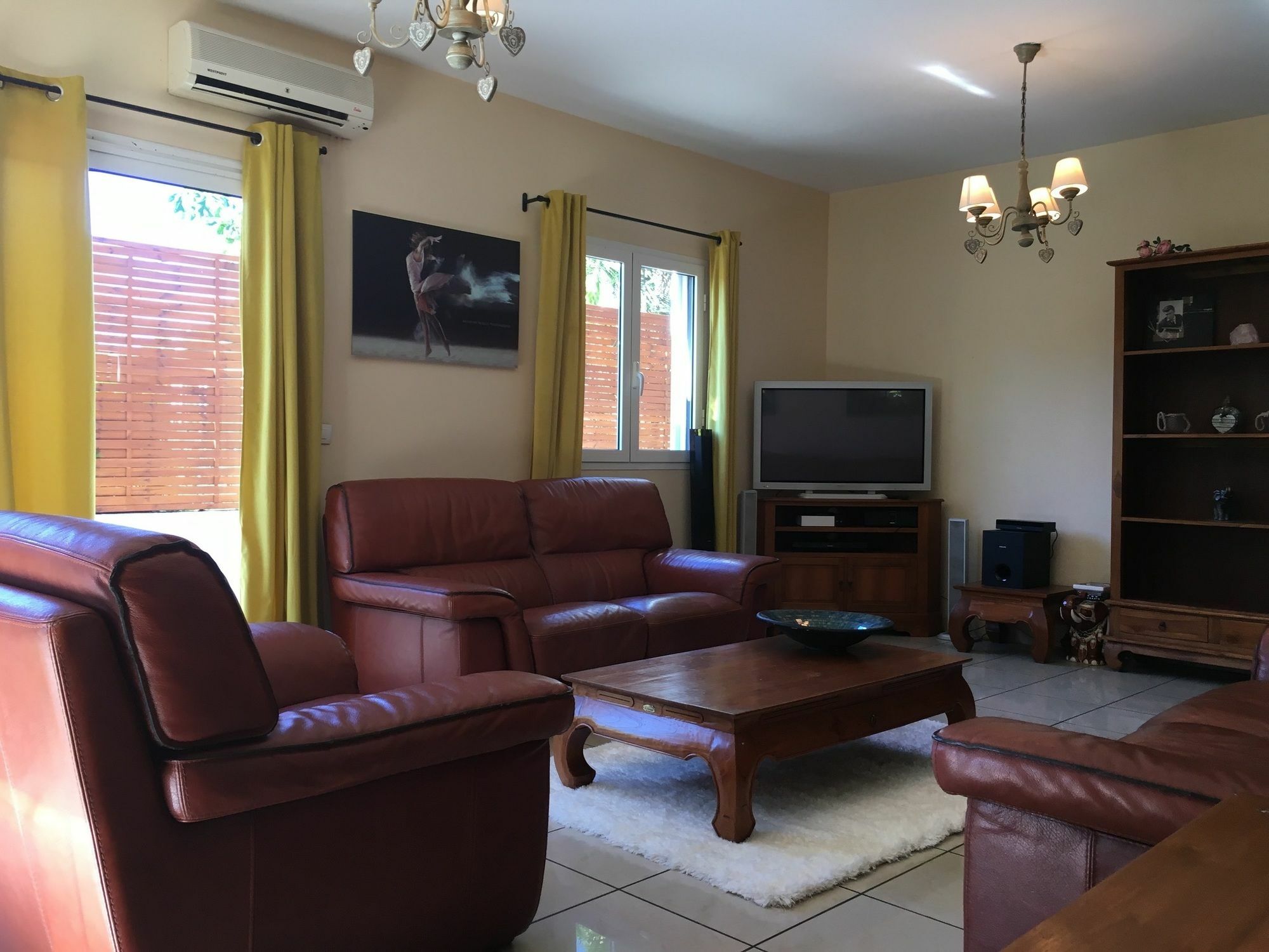 House With 5 Rooms In Etang Sale, With Wonderful Mountain View, Enclos Kültér fotó