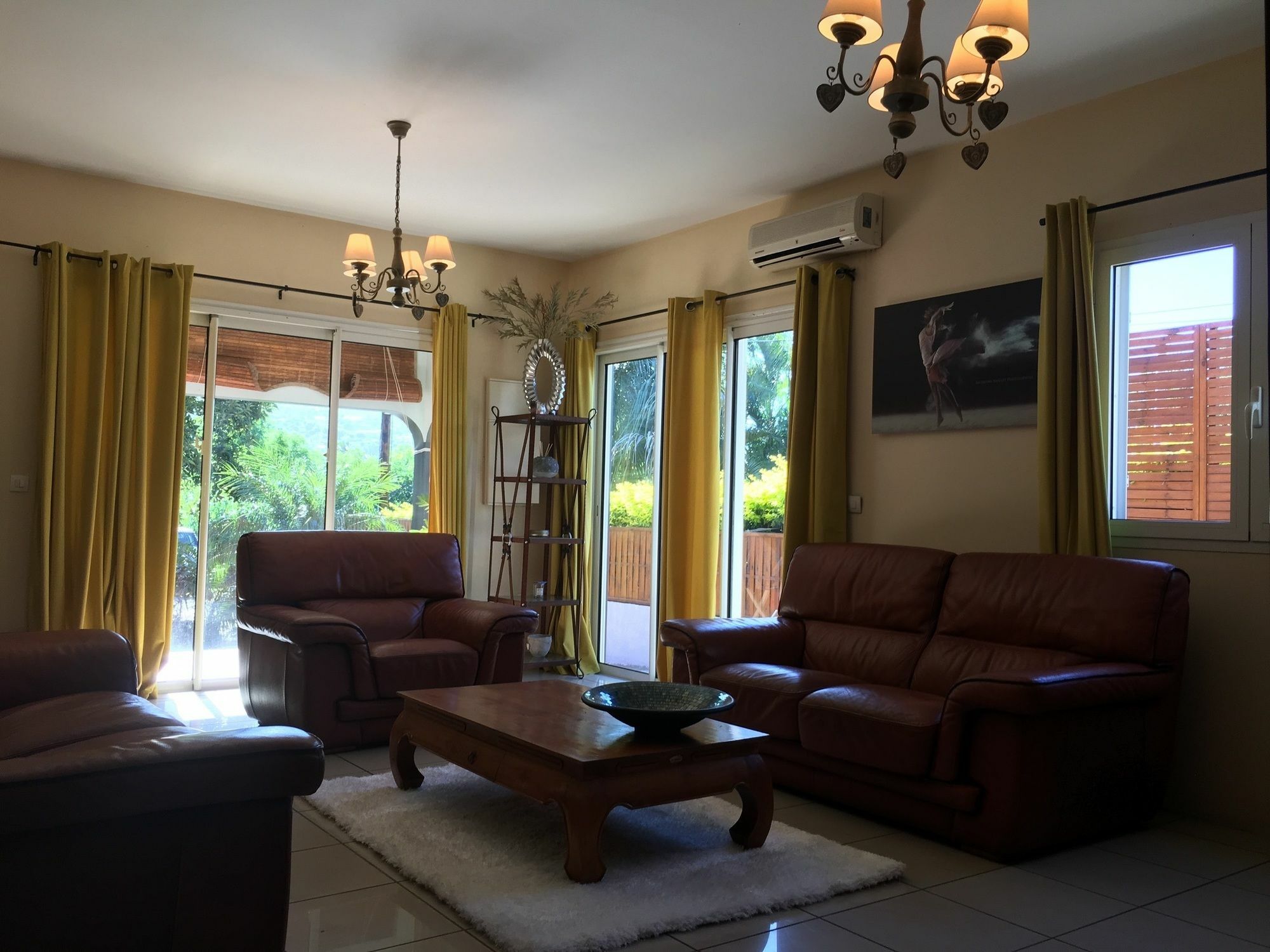 House With 5 Rooms In Etang Sale, With Wonderful Mountain View, Enclos Kültér fotó